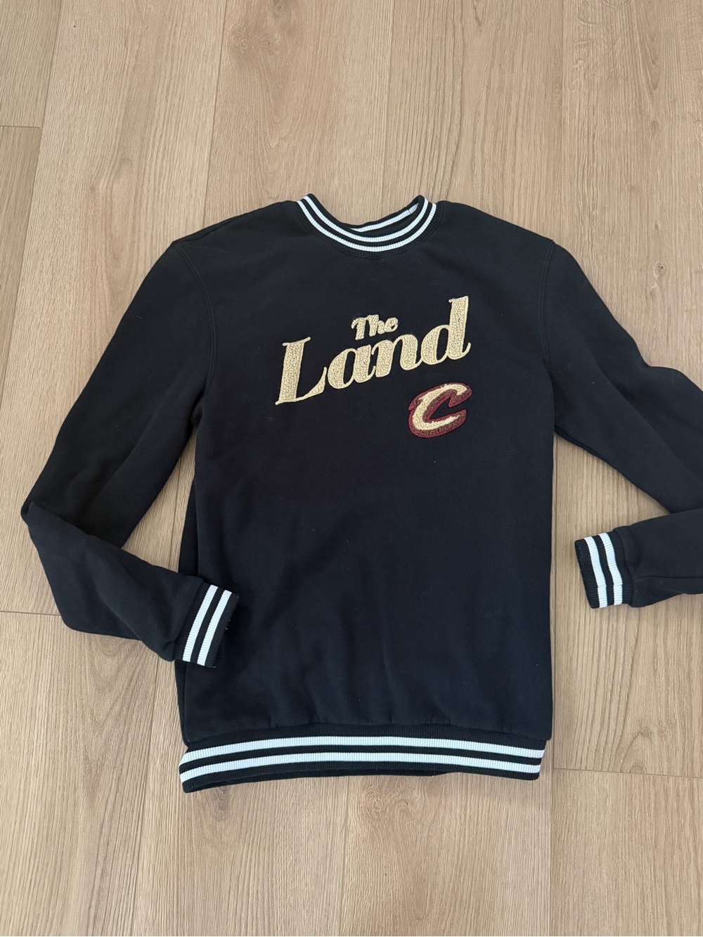 Stadium Essentials Cleveland Cavaliers "The Land" Crewneck Sweatshirt Medium
